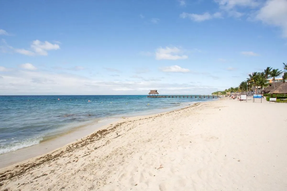 Spacious Beachfront Condo At Reef Cozumel México