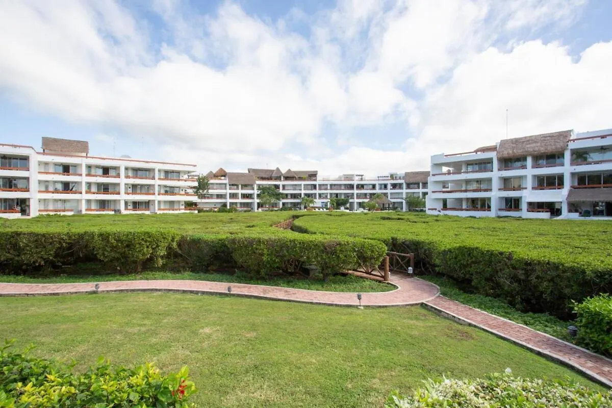Spacious Beachfront Condo At Reef Cozumel 0*,  México