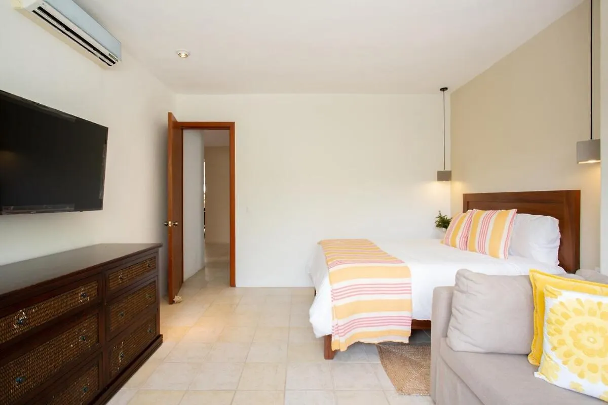 Spacious Beachfront Condo At Reef Cozumel México